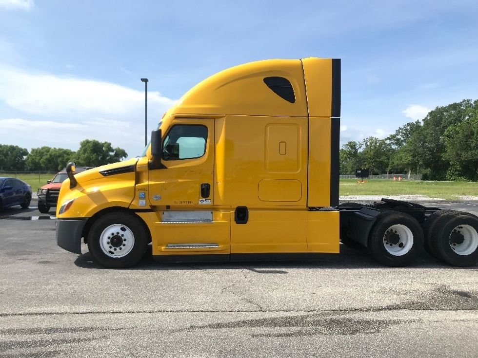 Sleeper Tractor-Heavy Duty Tractors-Freightliner-2022-T12664ST-Pensacola-FL-405,410\n\t\tmiles-$ 76,750 - Image 4