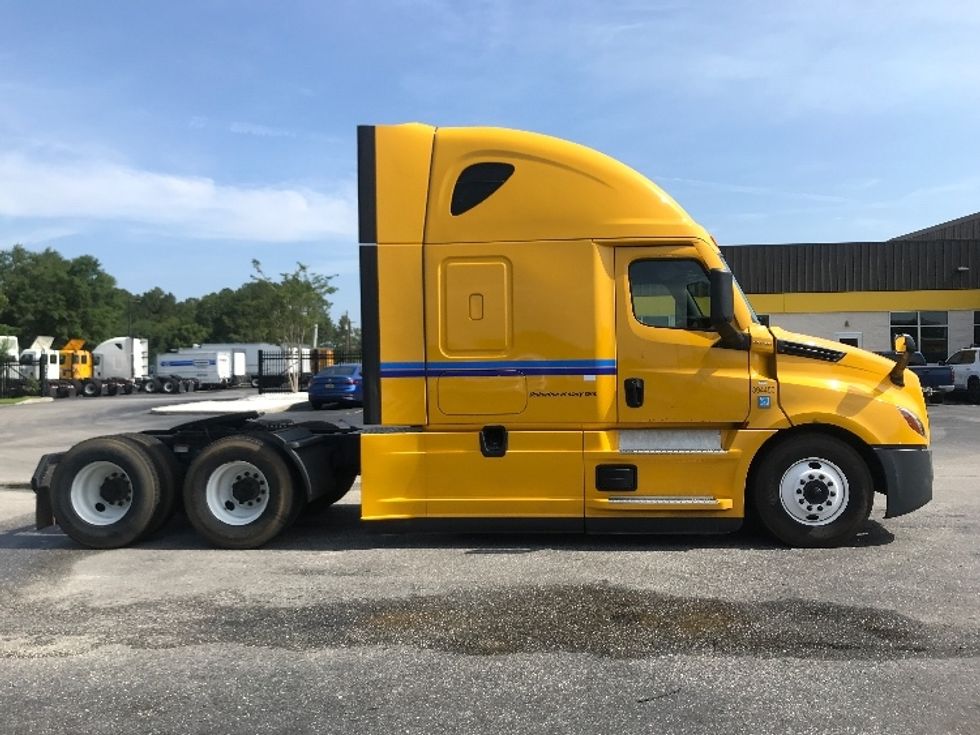 Sleeper Tractor-Heavy Duty Tractors-Freightliner-2022-T12664ST-Pensacola-FL-405,410\n\t\tmiles-$ 76,750 - Image 8
