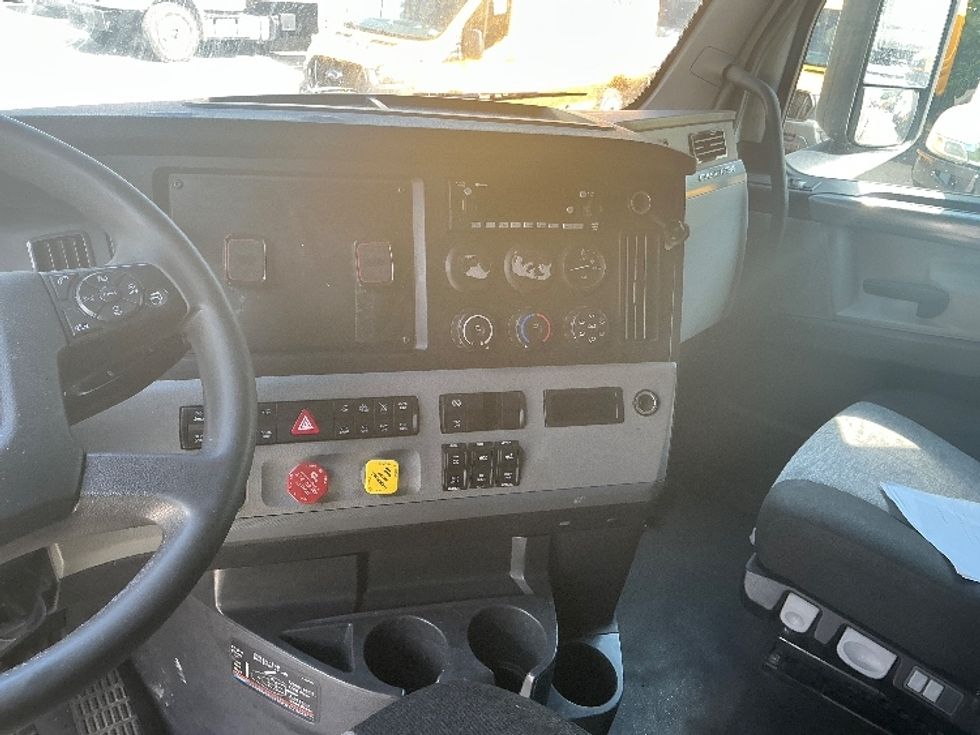 Sleeper Tractor-Heavy Duty Tractors-Freightliner-2022-T12664ST-Pensacola-FL-432,094\n\t\tmiles-$ 80,250 - Image 12