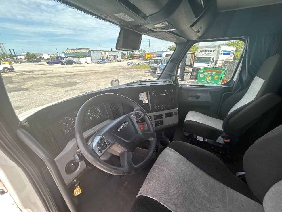 Sleeper Tractor-Heavy Duty Tractors-Freightliner-2022-T12664ST-Pensacola-FL-456,838\n\t\tmiles-$ 76,750 - Image 10