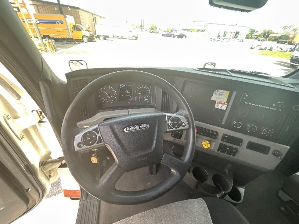Sleeper Tractor-Heavy Duty Tractors-Freightliner-2022-T12664ST-Pensacola-FL-456,838\n\t\tmiles-$ 76,750 - Image 11