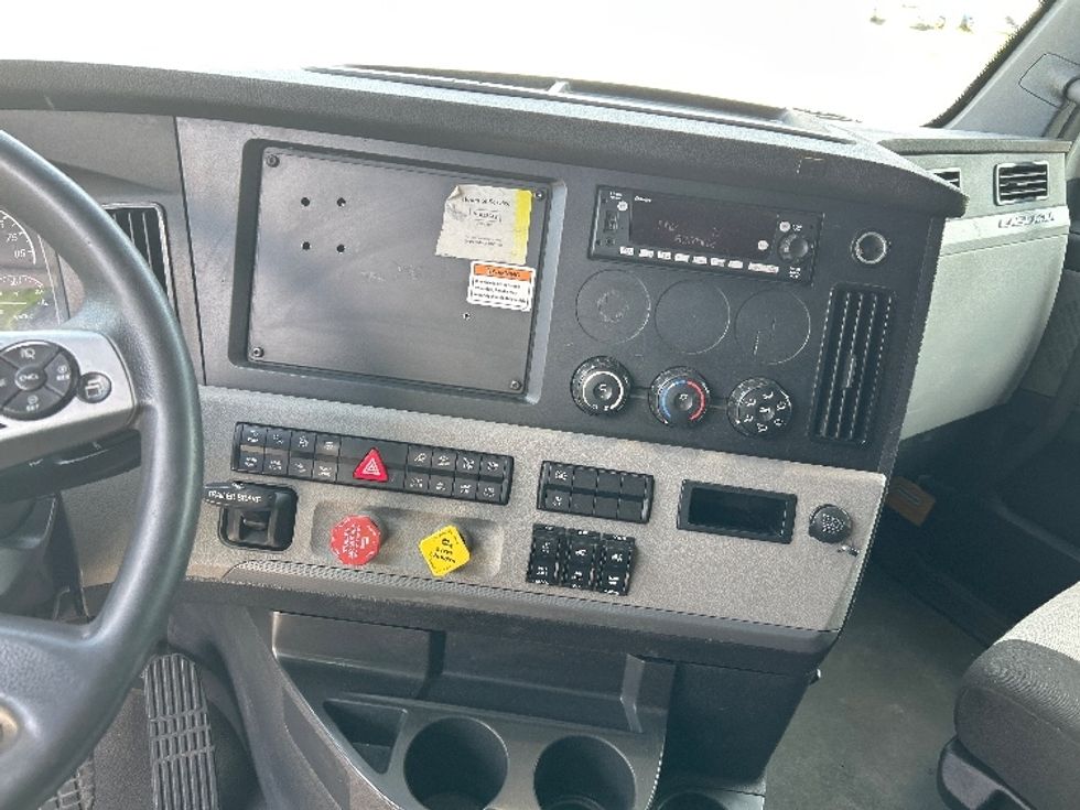 Sleeper Tractor-Heavy Duty Tractors-Freightliner-2022-T12664ST-Pensacola-FL-456,838\n\t\tmiles-$ 76,750 - Image 12