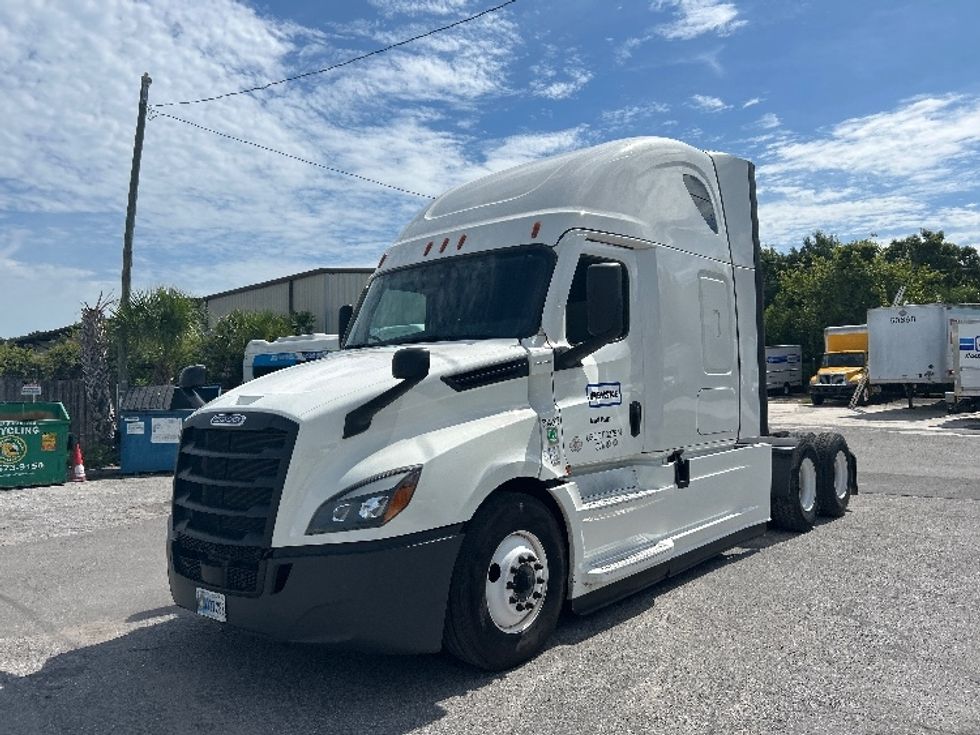 Sleeper Tractor-Heavy Duty Tractors-Freightliner-2022-T12664ST-Pensacola-FL-456,838\n\t\tmiles-$ 76,750 - Image 3