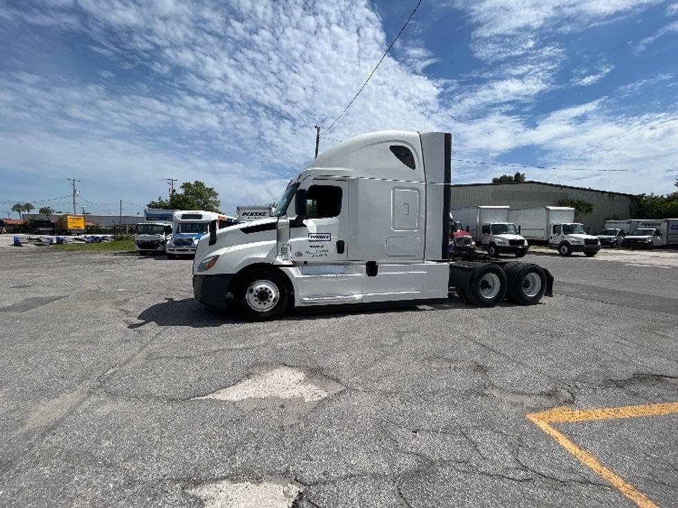 Sleeper Tractor-Heavy Duty Tractors-Freightliner-2022-T12664ST-Pensacola-FL-456,838\n\t\tmiles-$ 76,750 - Image 4