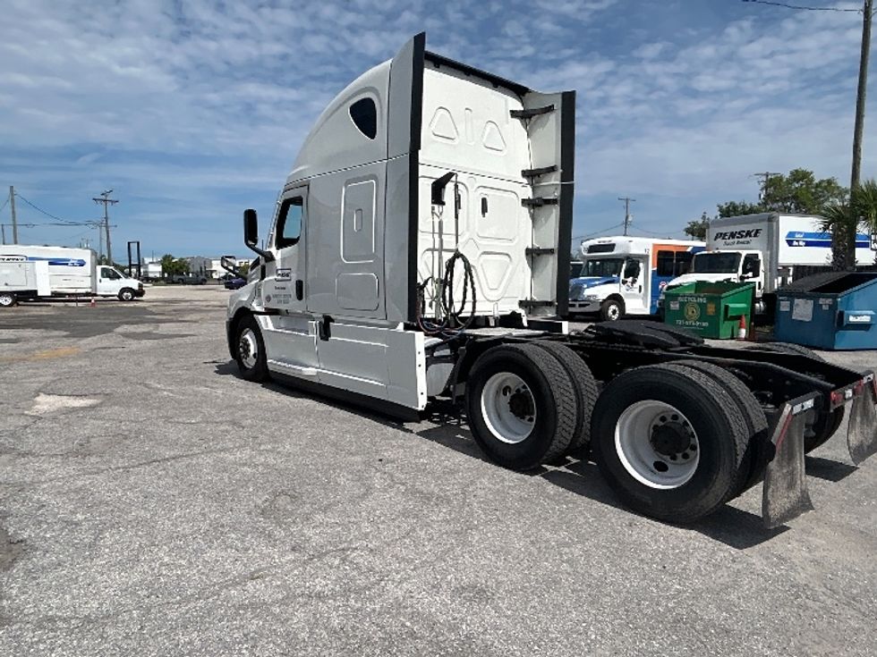 Sleeper Tractor-Heavy Duty Tractors-Freightliner-2022-T12664ST-Pensacola-FL-456,838\n\t\tmiles-$ 76,750 - Image 5