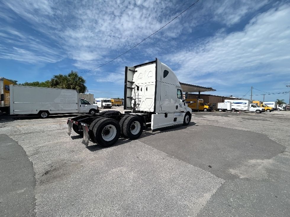 Sleeper Tractor-Heavy Duty Tractors-Freightliner-2022-T12664ST-Pensacola-FL-456,838\n\t\tmiles-$ 76,750 - Image 7