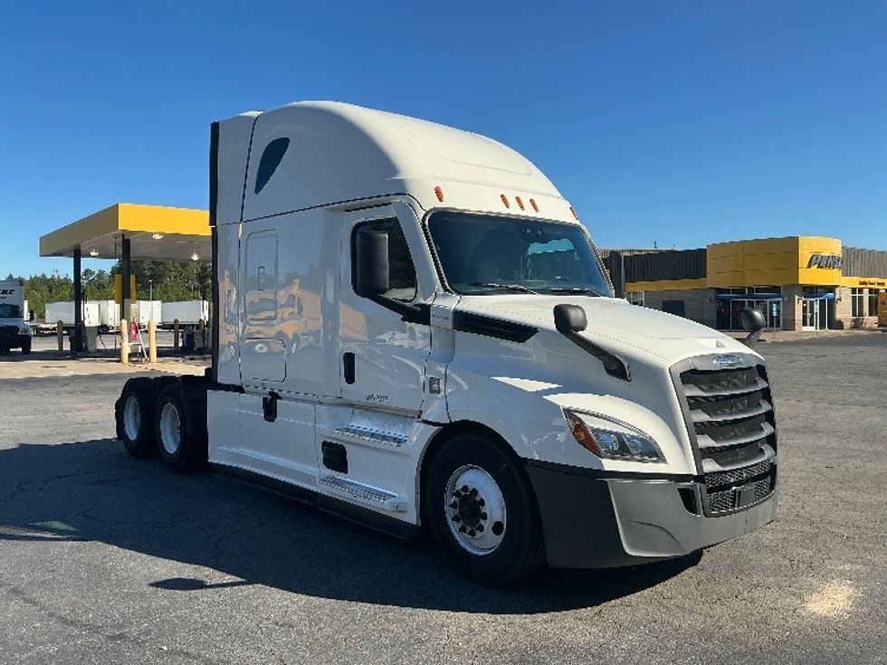 Sleeper Tractor-Heavy Duty Tractors-Freightliner-2022-T12664ST-Pensacola-FL-502,287\n\t\tmiles-$ 68,750 - Image 1