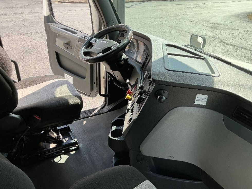 Sleeper Tractor-Heavy Duty Tractors-Freightliner-2022-T12664ST-Pensacola-FL-502,287\n\t\tmiles-$ 68,750 - Image 15