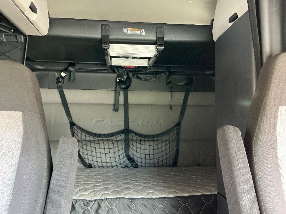 Sleeper Tractor-Heavy Duty Tractors-Freightliner-2022-T12664ST-Pensacola-FL-502,287\n\t\tmiles-$ 68,750 - Image 16