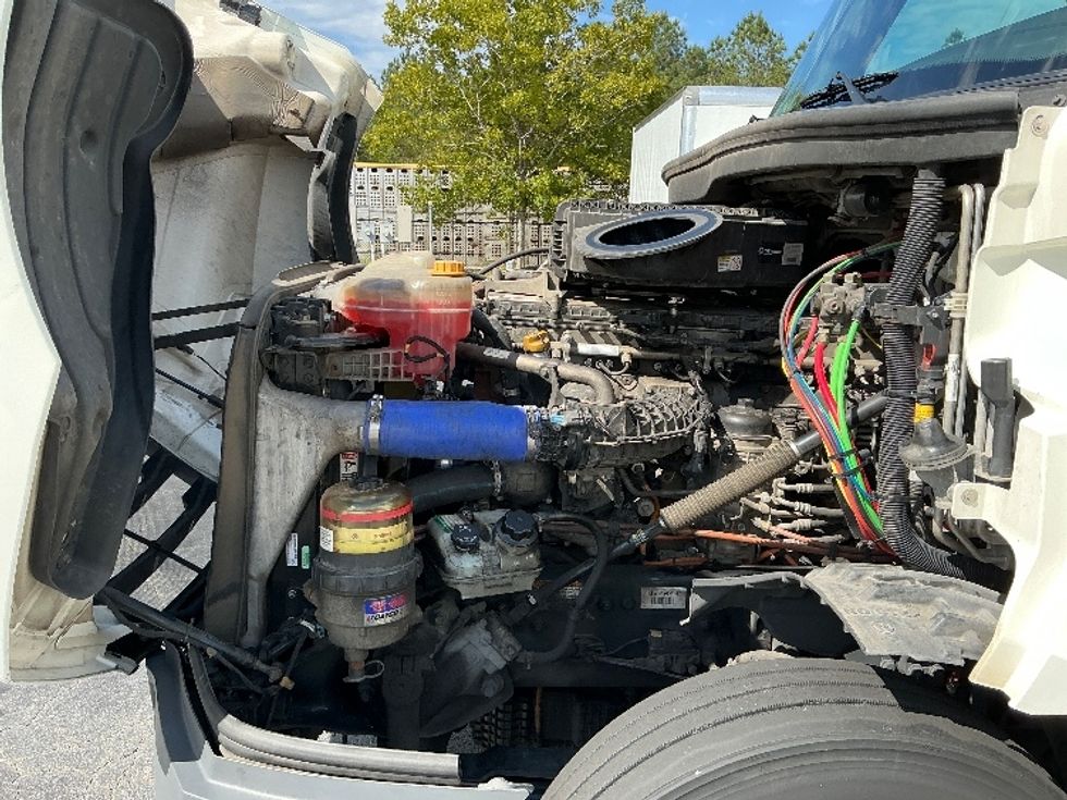 Sleeper Tractor-Heavy Duty Tractors-Freightliner-2022-T12664ST-Pensacola-FL-502,287\n\t\tmiles-$ 68,750 - Image 21