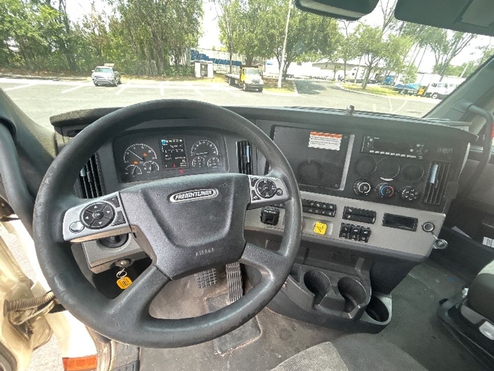 Sleeper Tractor-Heavy Duty Tractors-Freightliner-2022-T12664ST-Pensacola-FL-504,417\n\t\tmiles-$ 78,500 - Image 11