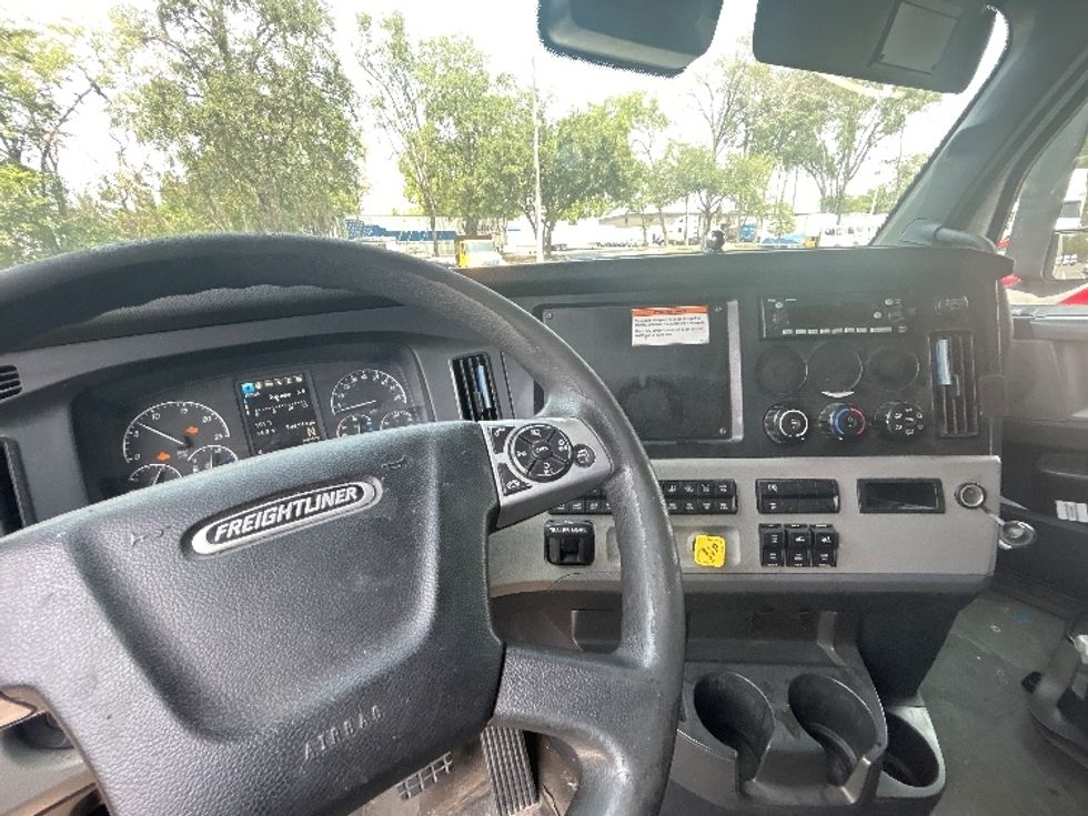 Sleeper Tractor-Heavy Duty Tractors-Freightliner-2022-T12664ST-Pensacola-FL-504,417\n\t\tmiles-$ 78,500 - Image 12