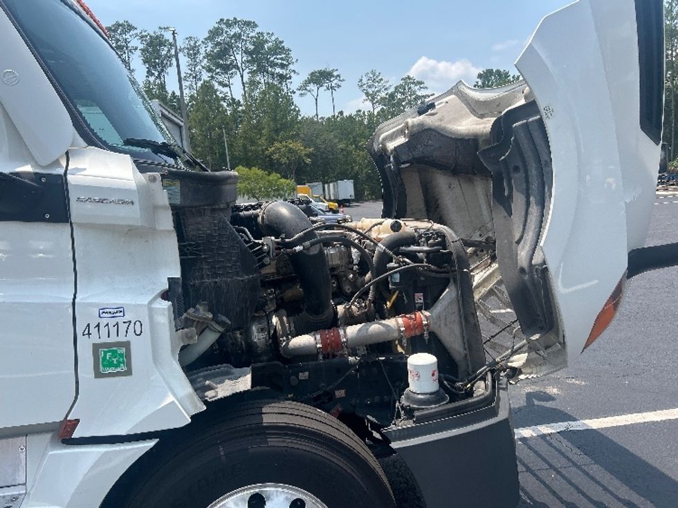 Sleeper Tractor-Heavy Duty Tractors-Freightliner-2022-T12664ST-Pensacola-FL-504,417\n\t\tmiles-$ 78,500 - Image 19