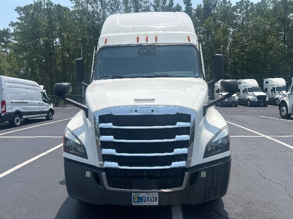 Sleeper Tractor-Heavy Duty Tractors-Freightliner-2022-T12664ST-Pensacola-FL-504,417\n\t\tmiles-$ 78,500 - Image 2