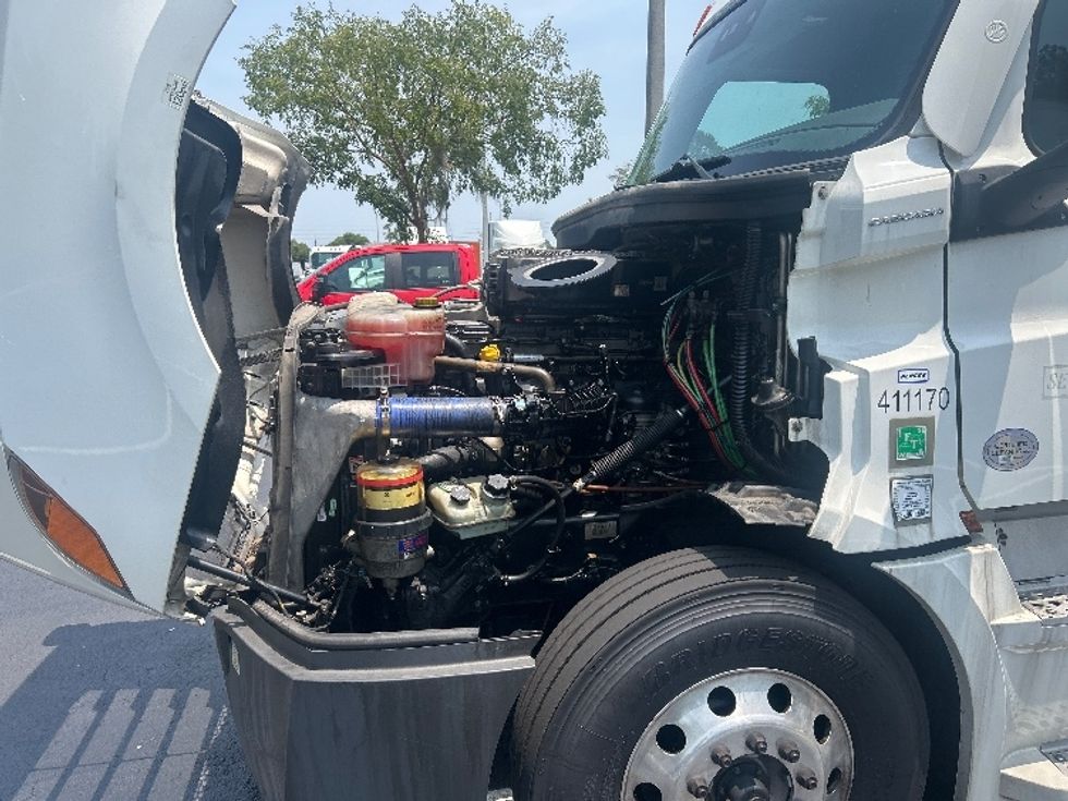 Sleeper Tractor-Heavy Duty Tractors-Freightliner-2022-T12664ST-Pensacola-FL-504,417\n\t\tmiles-$ 78,500 - Image 20