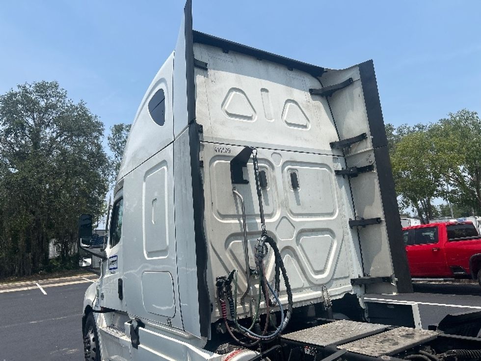 Sleeper Tractor-Heavy Duty Tractors-Freightliner-2022-T12664ST-Pensacola-FL-504,417\n\t\tmiles-$ 78,500 - Image 21