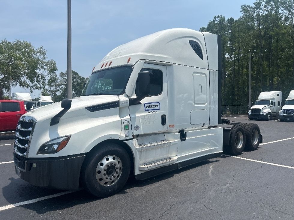 Sleeper Tractor-Heavy Duty Tractors-Freightliner-2022-T12664ST-Pensacola-FL-504,417\n\t\tmiles-$ 78,500 - Image 4