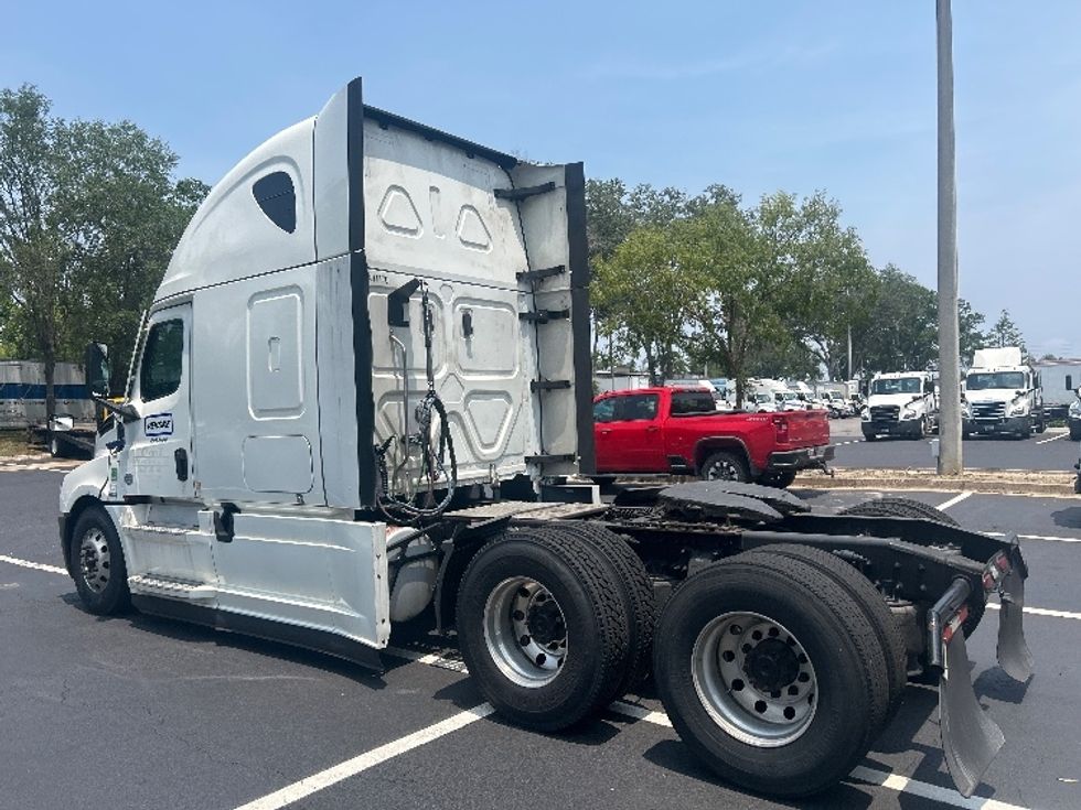 Sleeper Tractor-Heavy Duty Tractors-Freightliner-2022-T12664ST-Pensacola-FL-504,417\n\t\tmiles-$ 78,500 - Image 5
