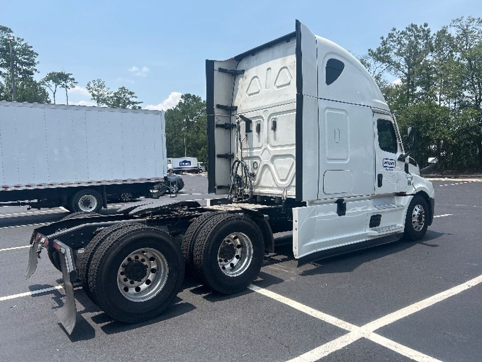 Sleeper Tractor-Heavy Duty Tractors-Freightliner-2022-T12664ST-Pensacola-FL-504,417\n\t\tmiles-$ 78,500 - Image 7