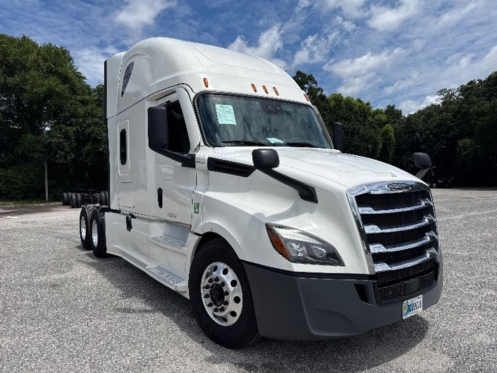 Sleeper Tractor-Heavy Duty Tractors-Freightliner-2022-T12664ST-Pensacola-FL-520,199\n\t\tmiles-$ 77,750 - Image 1