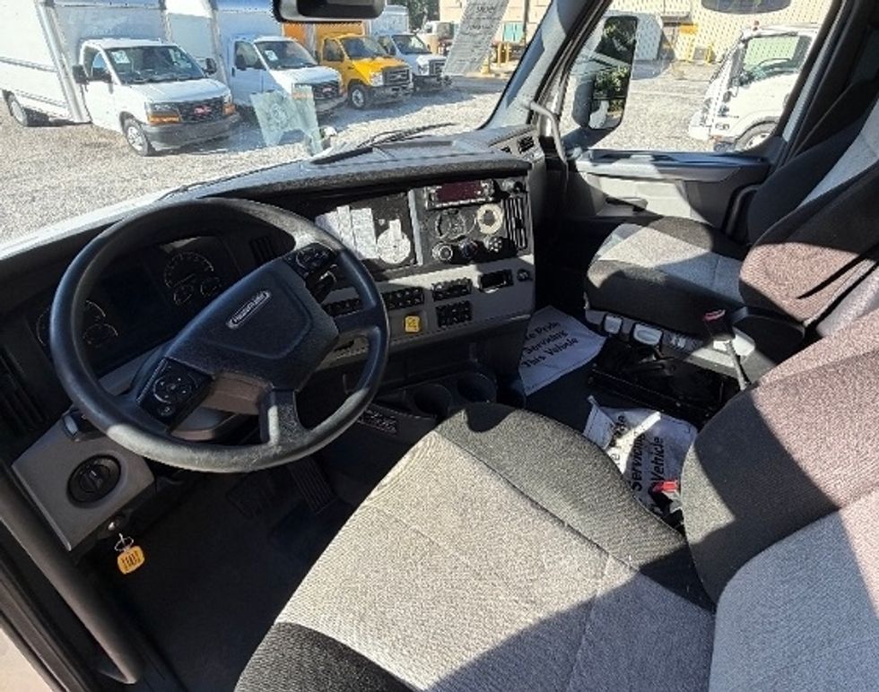 Sleeper Tractor-Heavy Duty Tractors-Freightliner-2022-T12664ST-Pensacola-FL-520,199\n\t\tmiles-$ 77,750 - Image 10