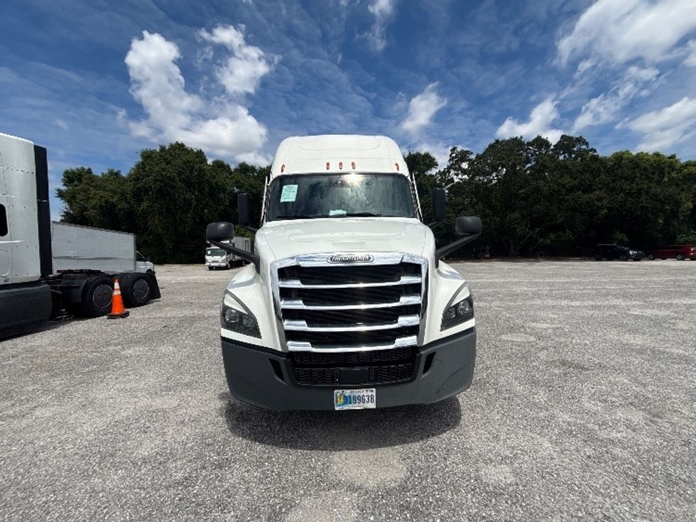 Sleeper Tractor-Heavy Duty Tractors-Freightliner-2022-T12664ST-Pensacola-FL-520,199\n\t\tmiles-$ 77,750 - Image 2