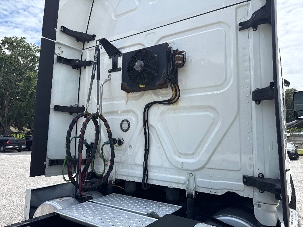 Sleeper Tractor-Heavy Duty Tractors-Freightliner-2022-T12664ST-Pensacola-FL-520,199\n\t\tmiles-$ 77,750 - Image 22