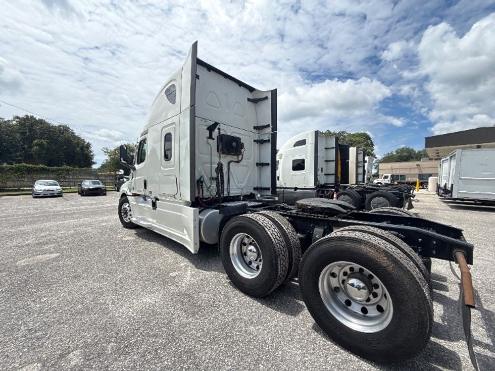 Sleeper Tractor-Heavy Duty Tractors-Freightliner-2022-T12664ST-Pensacola-FL-520,199\n\t\tmiles-$ 77,750 - Image 5