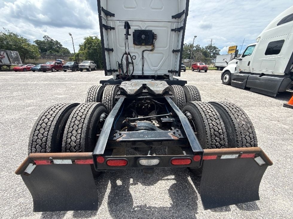 Sleeper Tractor-Heavy Duty Tractors-Freightliner-2022-T12664ST-Pensacola-FL-520,199\n\t\tmiles-$ 77,750 - Image 6