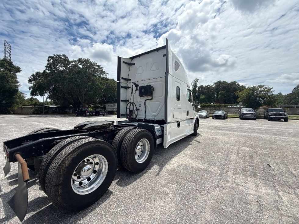 Sleeper Tractor-Heavy Duty Tractors-Freightliner-2022-T12664ST-Pensacola-FL-520,199\n\t\tmiles-$ 77,750 - Image 7