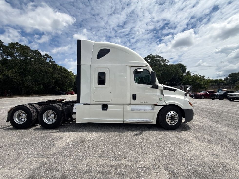 Sleeper Tractor-Heavy Duty Tractors-Freightliner-2022-T12664ST-Pensacola-FL-520,199\n\t\tmiles-$ 77,750 - Image 8