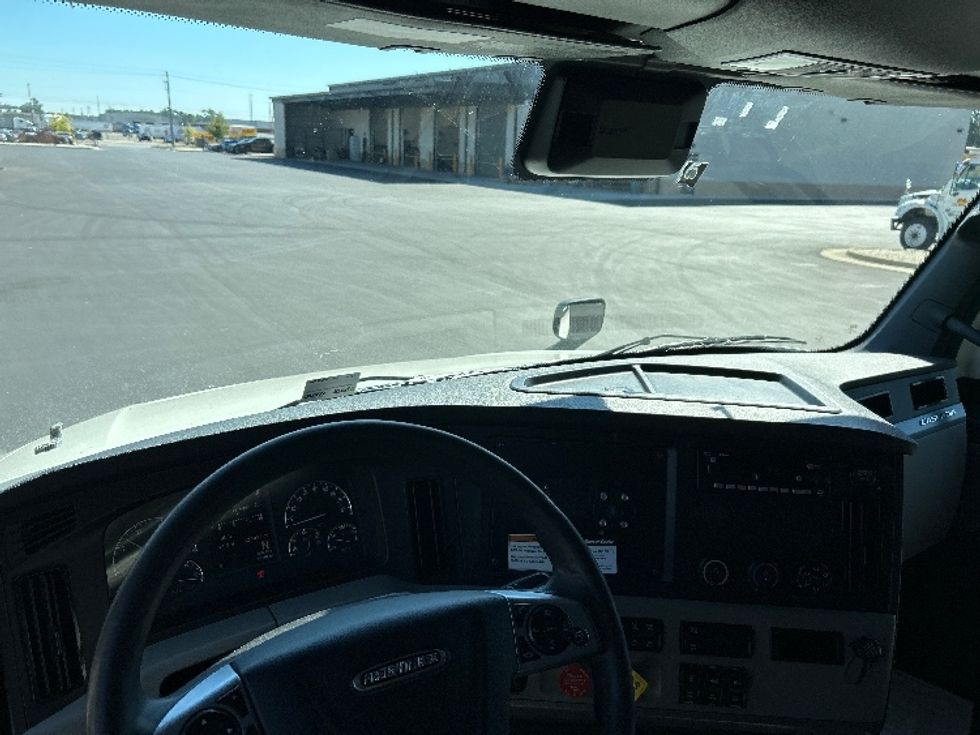 Sleeper Tractor-Heavy Duty Tractors-Freightliner-2022-T12664ST-Pensacola-FL-523,464\n\t\tmiles-$ 66,750 - Image 11