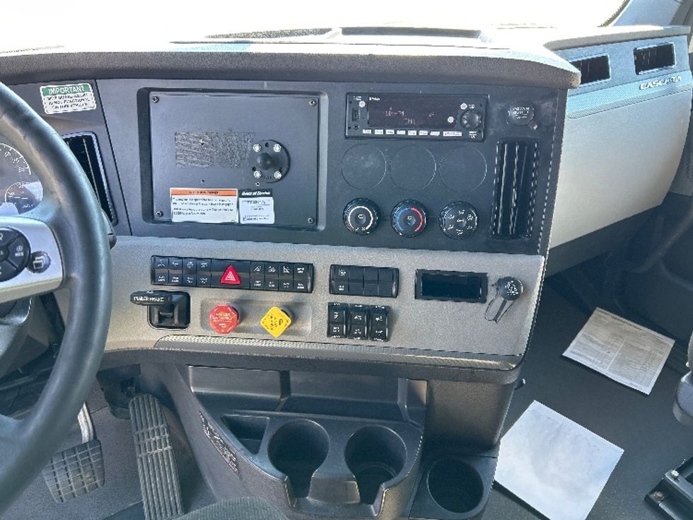 Sleeper Tractor-Heavy Duty Tractors-Freightliner-2022-T12664ST-Pensacola-FL-523,464\n\t\tmiles-$ 66,750 - Image 12