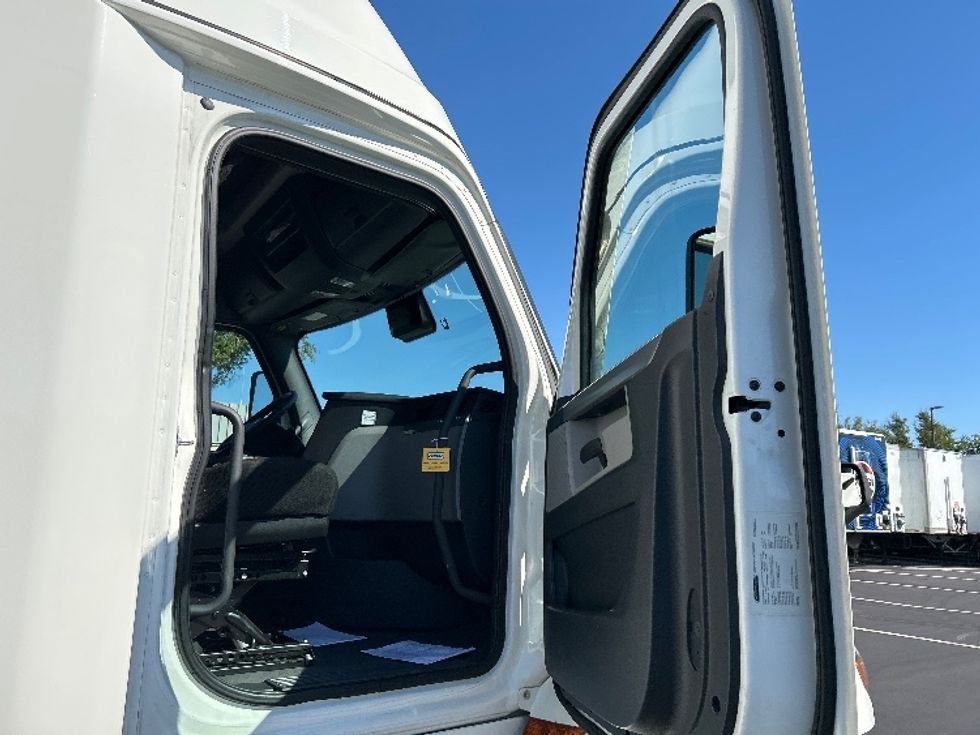 Sleeper Tractor-Heavy Duty Tractors-Freightliner-2022-T12664ST-Pensacola-FL-523,464\n\t\tmiles-$ 66,750 - Image 13