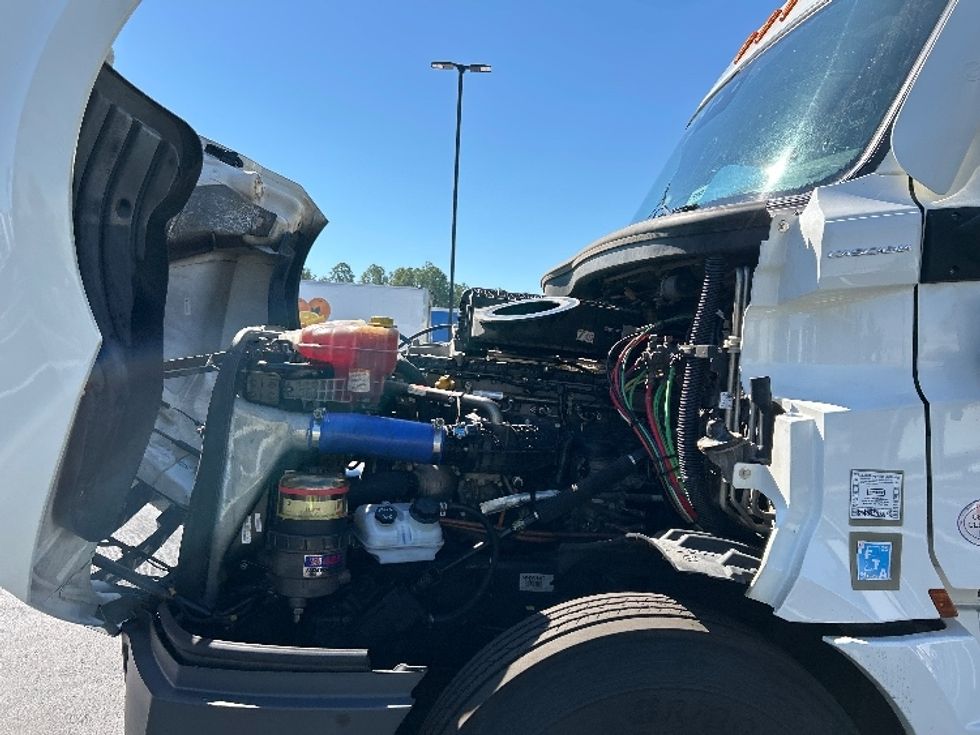 Sleeper Tractor-Heavy Duty Tractors-Freightliner-2022-T12664ST-Pensacola-FL-523,464\n\t\tmiles-$ 66,750 - Image 21