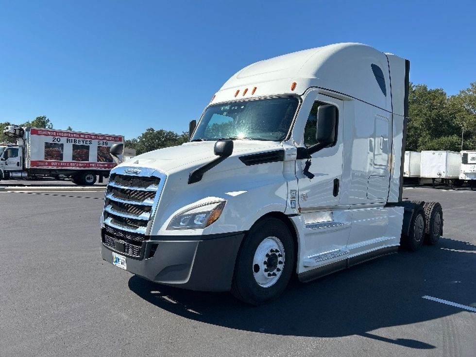 Sleeper Tractor-Heavy Duty Tractors-Freightliner-2022-T12664ST-Pensacola-FL-523,464\n\t\tmiles-$ 66,750 - Image 3