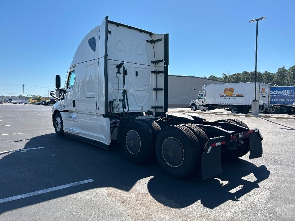 Sleeper Tractor-Heavy Duty Tractors-Freightliner-2022-T12664ST-Pensacola-FL-523,464\n\t\tmiles-$ 66,750 - Image 5