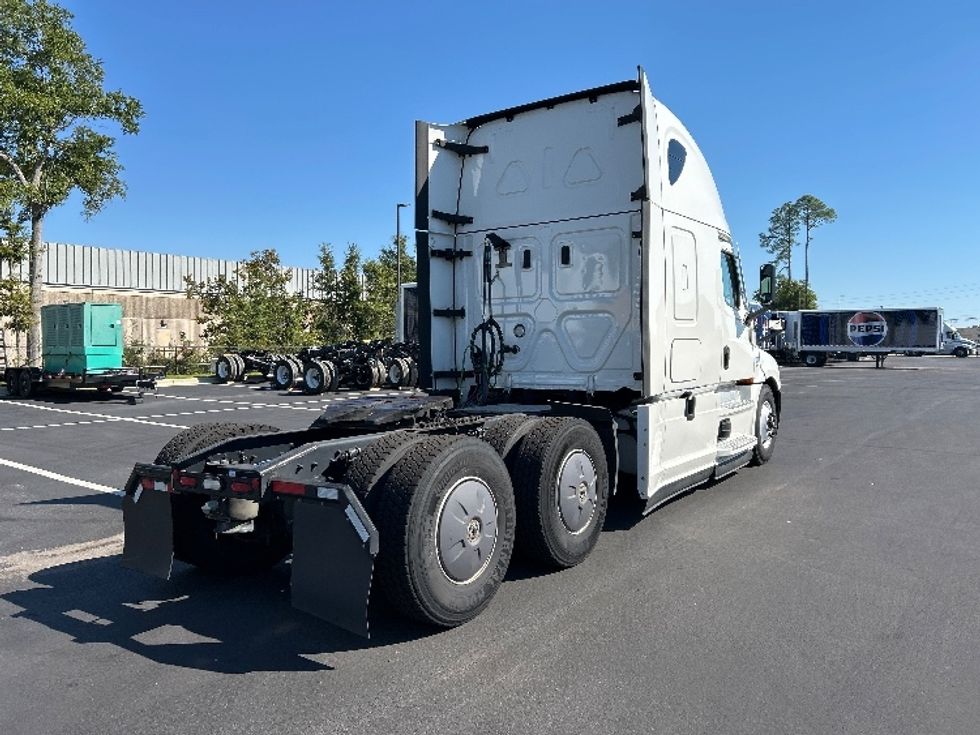 Sleeper Tractor-Heavy Duty Tractors-Freightliner-2022-T12664ST-Pensacola-FL-523,464\n\t\tmiles-$ 66,750 - Image 7