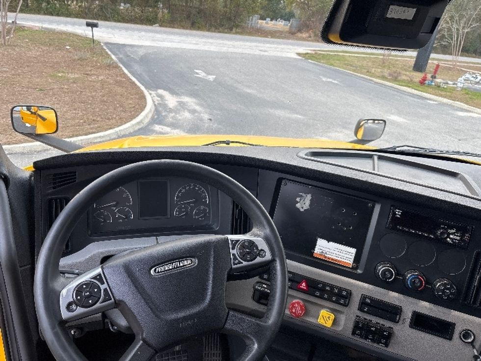 Sleeper Tractor-Heavy Duty Tractors-Freightliner-2022-T12664ST-Pensacola-FL-584,842\n\t\tmiles-$ 53,750 - Image 11