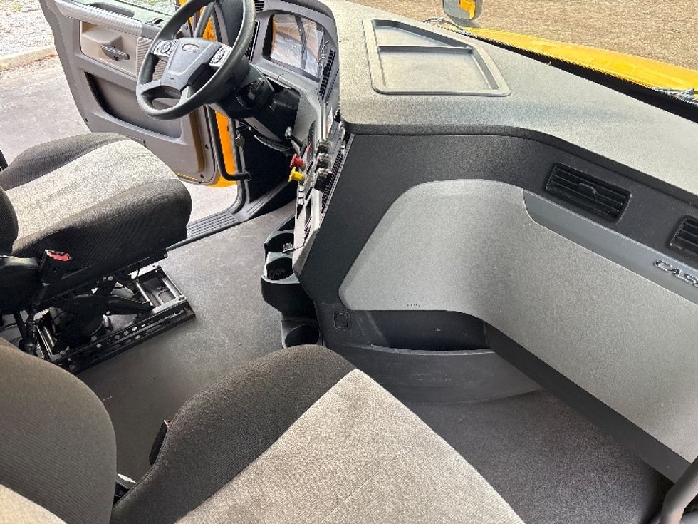 Sleeper Tractor-Heavy Duty Tractors-Freightliner-2022-T12664ST-Pensacola-FL-584,842\n\t\tmiles-$ 53,750 - Image 15