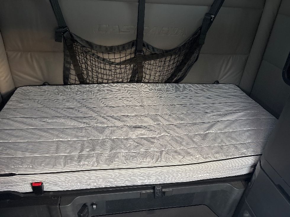 Sleeper Tractor-Heavy Duty Tractors-Freightliner-2022-T12664ST-Pensacola-FL-584,842\n\t\tmiles-$ 53,750 - Image 17