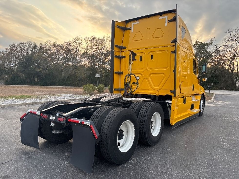 Sleeper Tractor-Heavy Duty Tractors-Freightliner-2022-T12664ST-Pensacola-FL-584,842\n\t\tmiles-$ 53,750 - Image 7