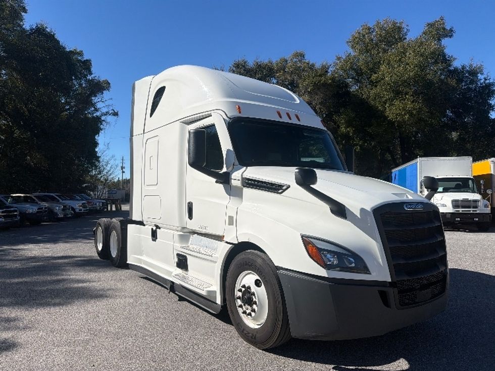 Sleeper Tractor-Heavy Duty Tractors-Freightliner-2022-T12664ST-Pensacola-FL-603,148\n\t\tmiles-$ 56,250 - Image 1