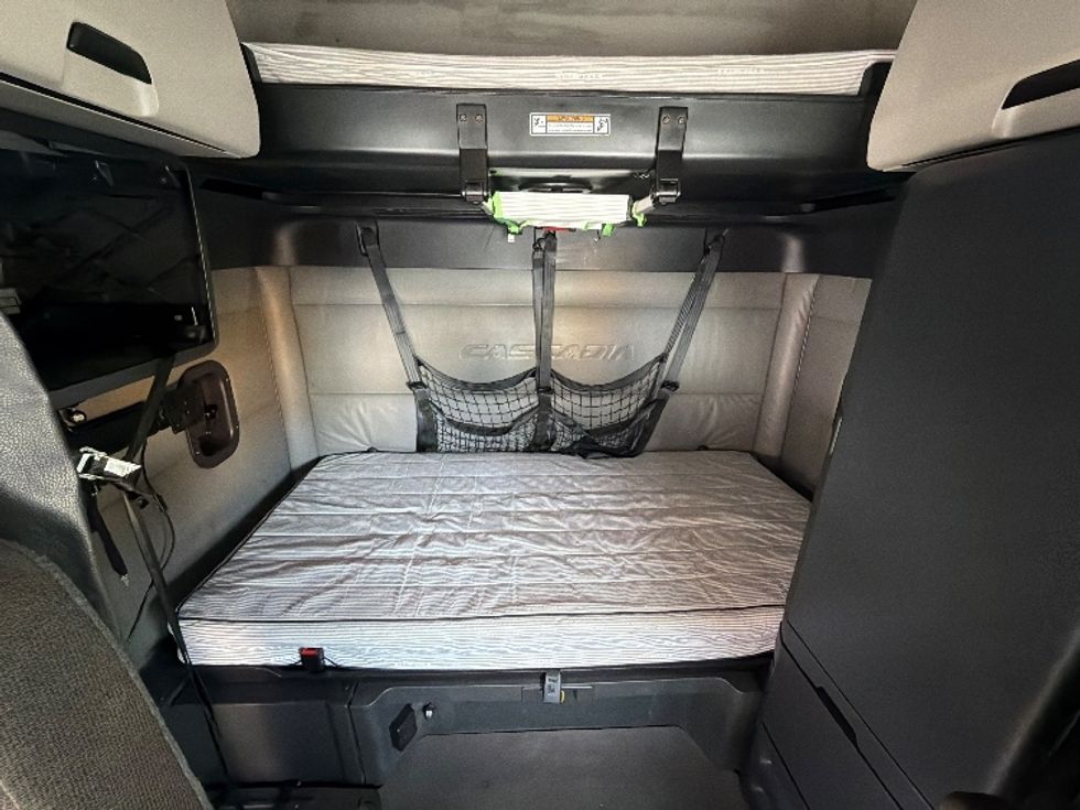 Sleeper Tractor-Heavy Duty Tractors-Freightliner-2022-T12664ST-Pensacola-FL-603,148\n\t\tmiles-$ 56,250 - Image 15