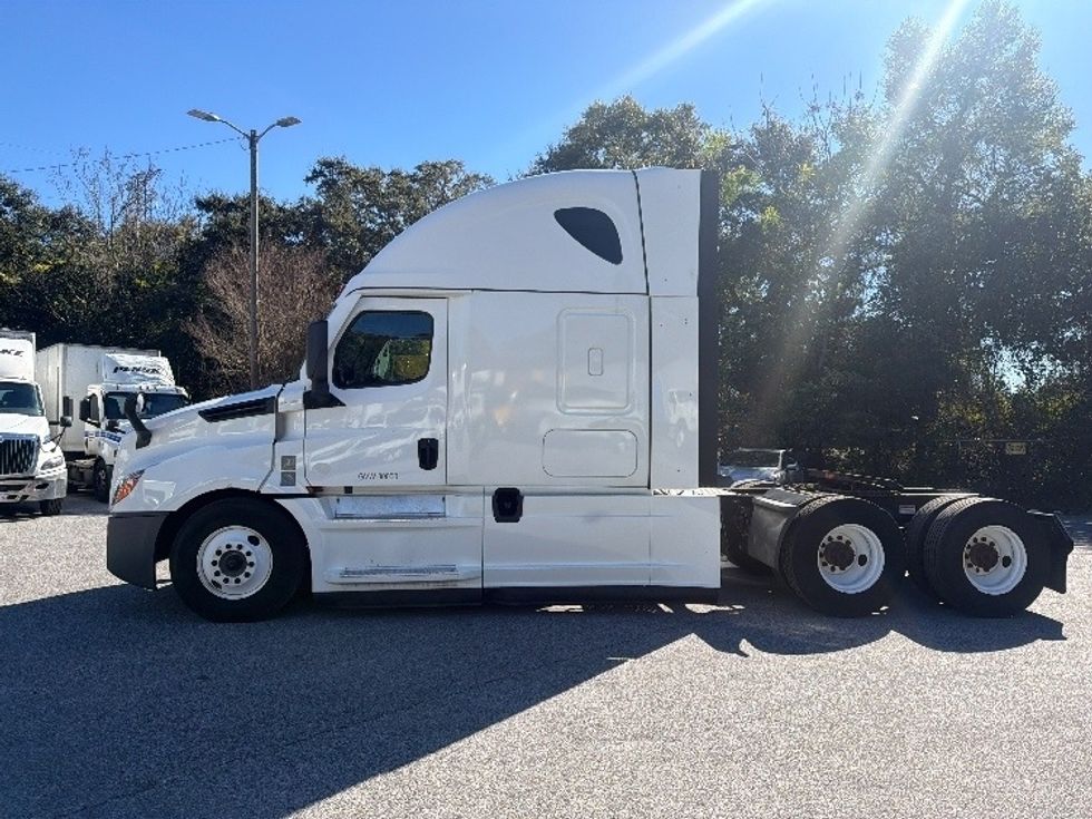 Sleeper Tractor-Heavy Duty Tractors-Freightliner-2022-T12664ST-Pensacola-FL-603,148\n\t\tmiles-$ 56,250 - Image 4