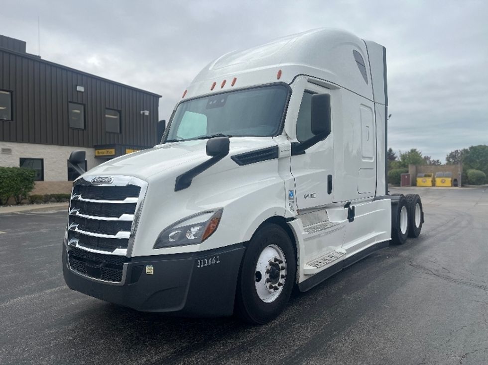 Sleeper Tractor-Heavy Duty Tractors-Freightliner-2022-T12664ST-Perrysburg-OH-302,329\n\t\tmiles-$ 86,500 - Image 3