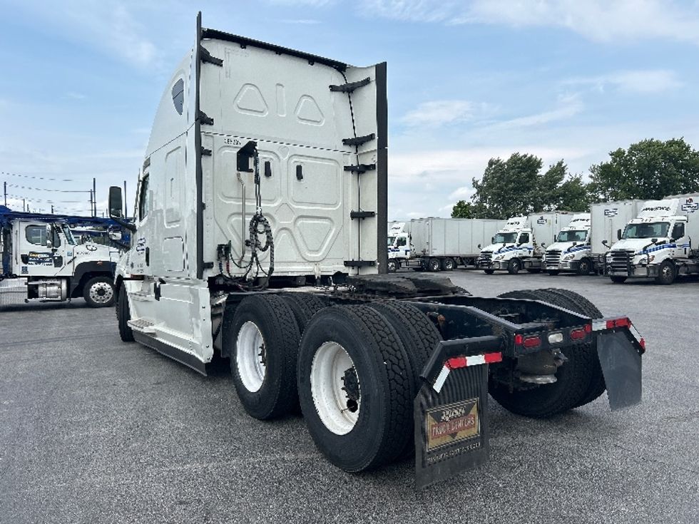 Sleeper Tractor-Heavy Duty Tractors-Freightliner-2022-T12664ST-Perrysburg-OH-472,507\n\t\tmiles-$ 71,250 - Image 5