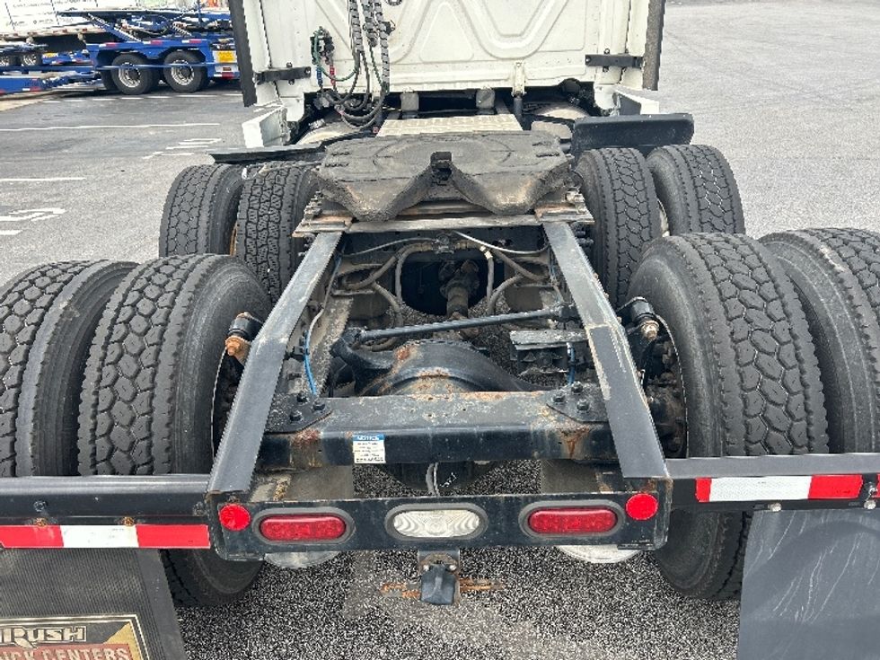 Sleeper Tractor-Heavy Duty Tractors-Freightliner-2022-T12664ST-Perrysburg-OH-472,507\n\t\tmiles-$ 71,250 - Image 6