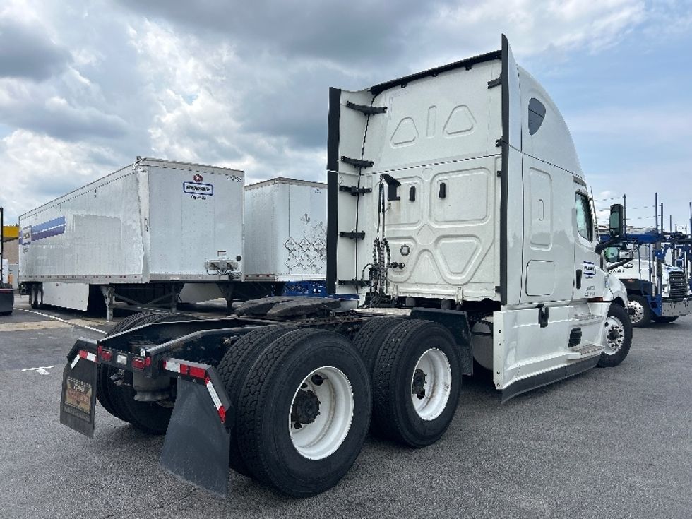 Sleeper Tractor-Heavy Duty Tractors-Freightliner-2022-T12664ST-Perrysburg-OH-472,507\n\t\tmiles-$ 71,250 - Image 7