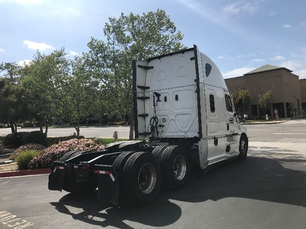 Sleeper Tractor-Heavy Duty Tractors-Freightliner-2022-T12664ST-Pewaukee-WI-382,788\n\t\tmiles-$ 81,500 - Image 7